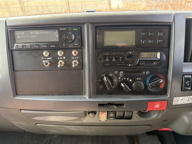 いすゞエルフ冷凍車（冷蔵車）小型（2t・3t）[写真34]