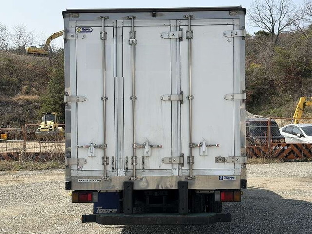 いすゞエルフ冷凍車（冷蔵車）小型（2t・3t）[写真09]