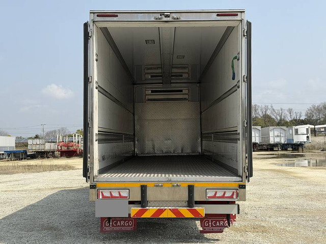 いすゞギガアルミウイング大型（10t）[写真10]