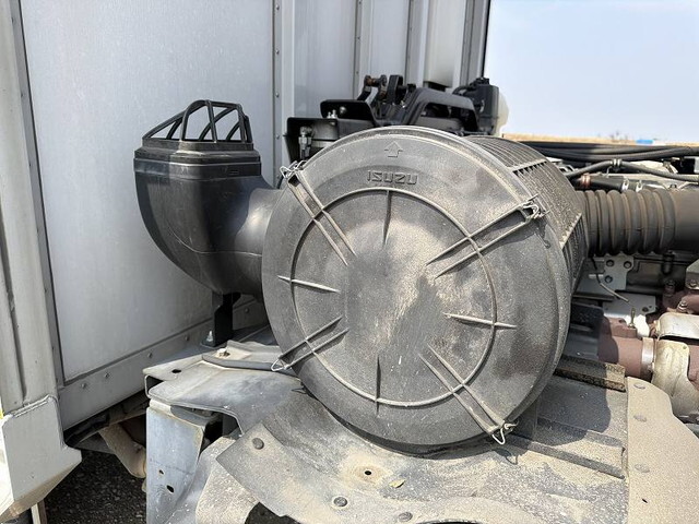 いすゞギガアルミウイング大型（10t）[写真17]