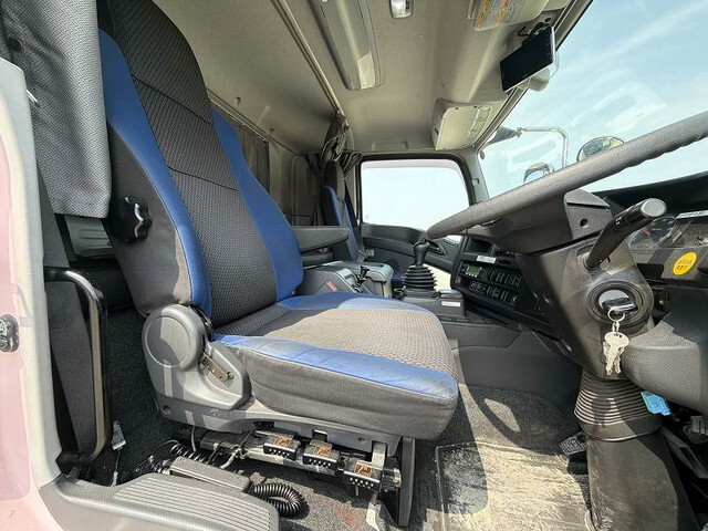 いすゞギガアルミウイング大型（10t）[写真26]