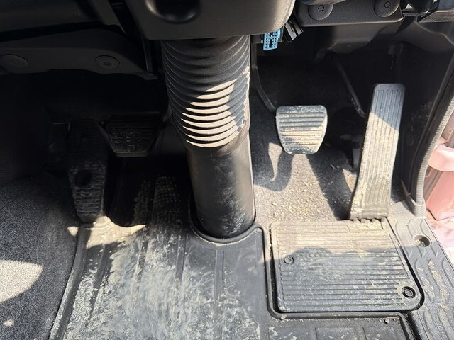 いすゞギガアルミウイング大型（10t）[写真27]