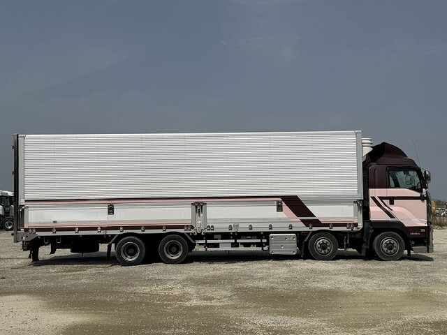 いすゞギガアルミウイング大型（10t）[写真08]