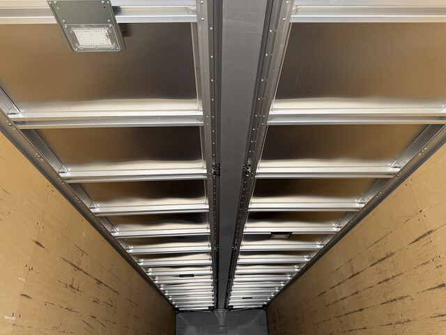 いすゞギガアルミウイング大型（10t）[写真13]