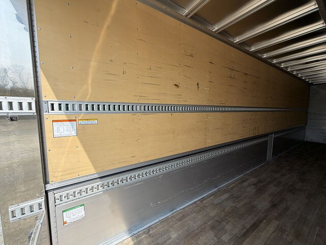 いすゞギガアルミウイング大型（10t）[写真15]