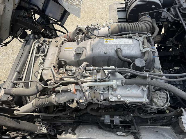 いすゞギガアルミウイング大型（10t）[写真18]