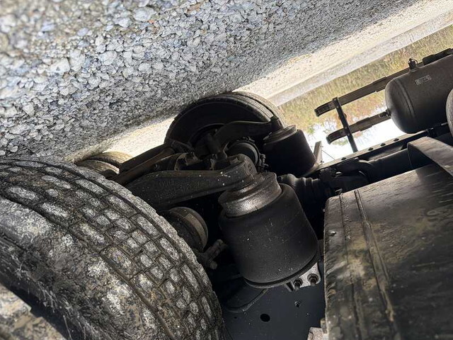 いすゞギガアルミウイング大型（10t）[写真25]