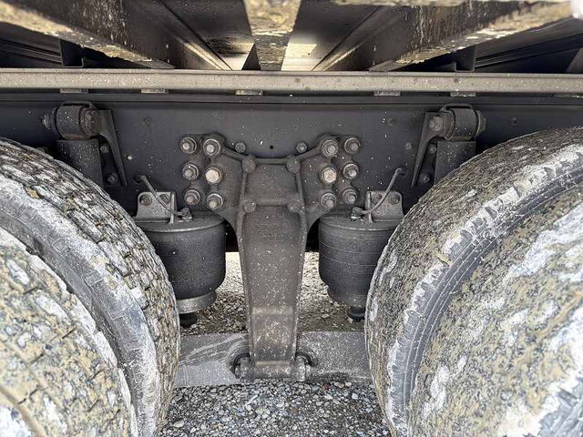 いすゞギガアルミウイング大型（10t）[写真26]