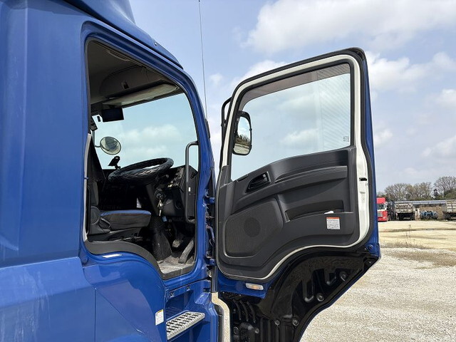 いすゞギガアルミウイング大型（10t）[写真28]