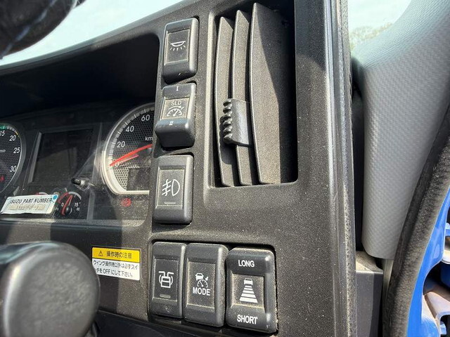 いすゞギガアルミウイング大型（10t）[写真30]