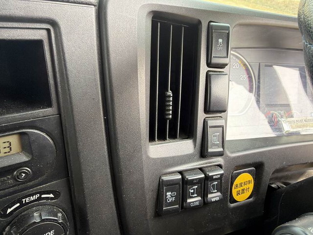 いすゞギガアルミウイング大型（10t）[写真34]