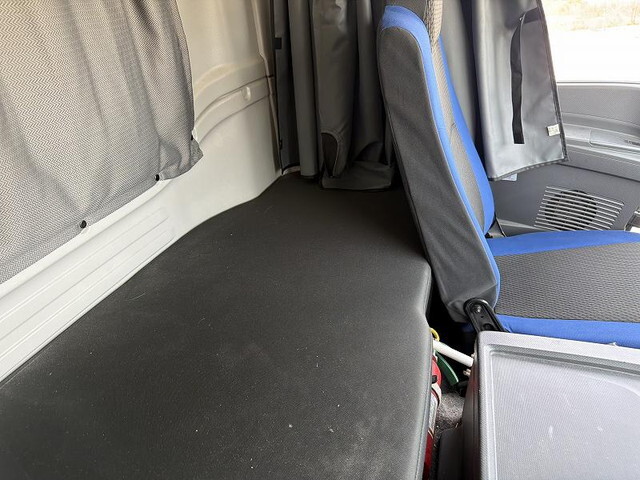 いすゞギガアルミウイング大型（10t）[写真35]