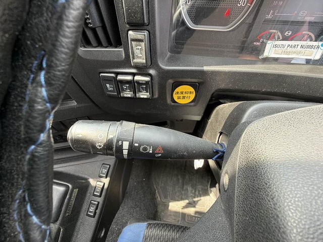 いすゞギガアルミウイング大型（10t）[写真36]