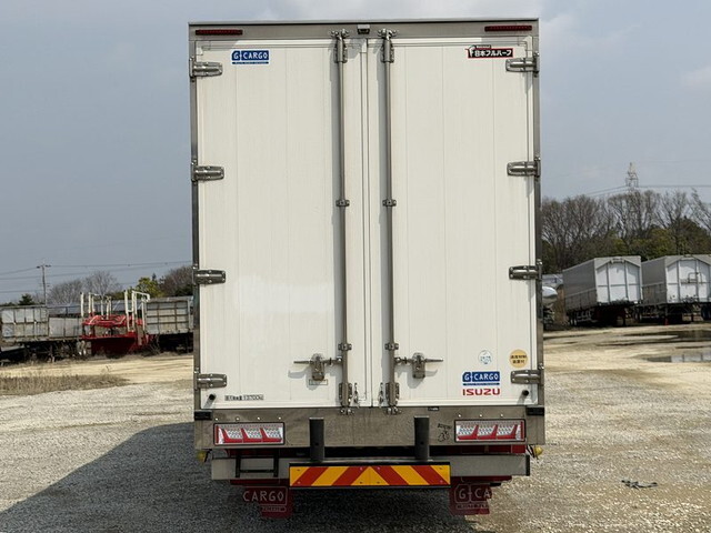 いすゞギガアルミウイング大型（10t）[写真07]