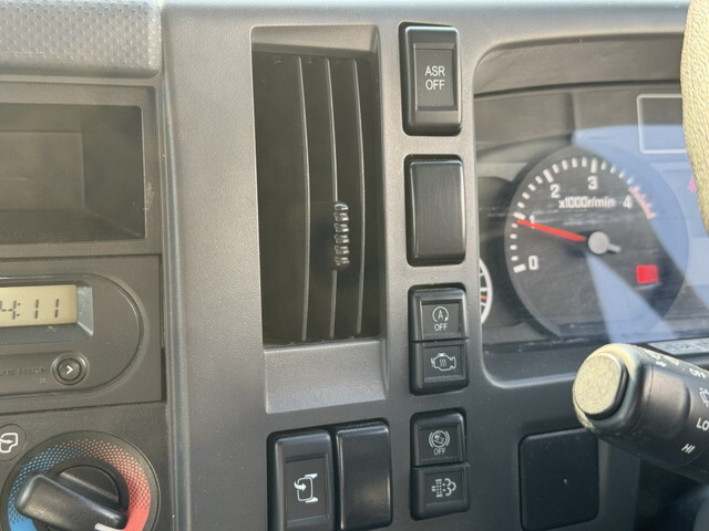 いすゞエルフ平ボディ小型（2t・3t）[写真11]