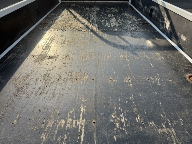 いすゞエルフ平ボディ小型（2t・3t）[写真22]