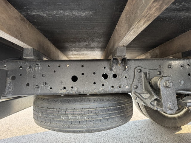 いすゞエルフ平ボディ小型（2t・3t）[写真28]