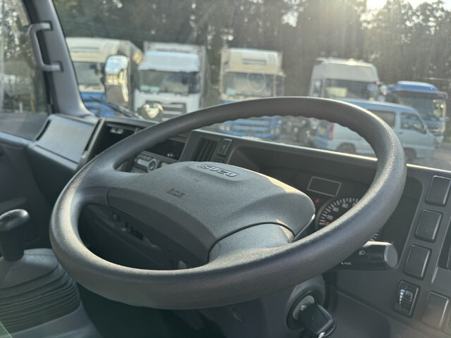 いすゞエルフ平ボディ小型（2t・3t）[写真05]