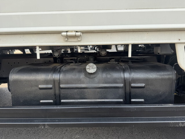 日野デュトロ平ボディ小型（2t・3t）[写真23]