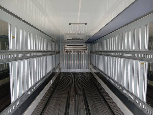 三菱ふそうスーパーグレート冷凍車（冷蔵車）大型（10t）[写真13]