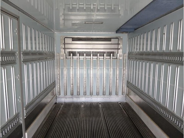 三菱ふそうスーパーグレート冷凍車（冷蔵車）大型（10t）[写真16]