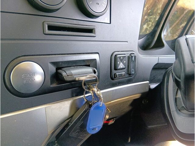 三菱ふそうスーパーグレート冷凍車（冷蔵車）大型（10t）[写真26]