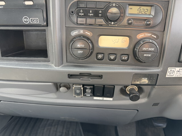 いすゞフォワード平ボディ中型（4t）[写真10]