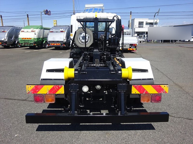 いすゞフォワードコンテナ専用車中型（4t）[写真10]