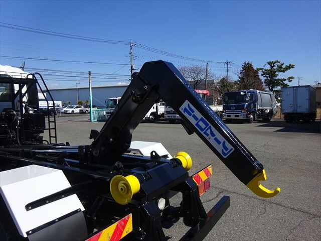 いすゞフォワードコンテナ専用車中型（4t）[写真12]