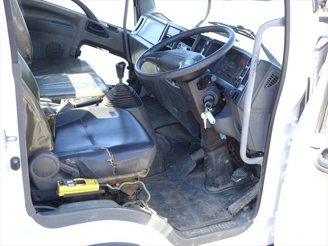 いすゞフォワードコンテナ専用車中型（4t）[写真16]