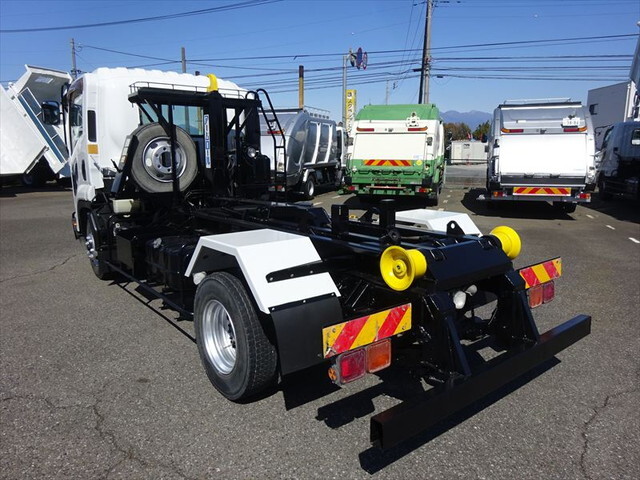 いすゞフォワードコンテナ専用車中型（4t）[写真02]