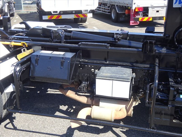 いすゞフォワードコンテナ専用車中型（4t）[写真07]