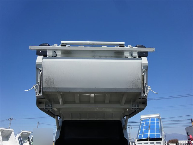 三菱ふそうファイターパッカー車（塵芥車）増トン（6t・8t）[写真14]