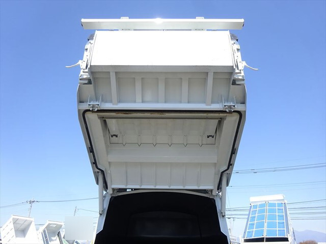 三菱ふそうファイターパッカー車（塵芥車）増トン（6t・8t）[写真16]