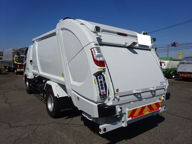 三菱ふそうファイターパッカー車（塵芥車）増トン（6t・8t）[写真02]