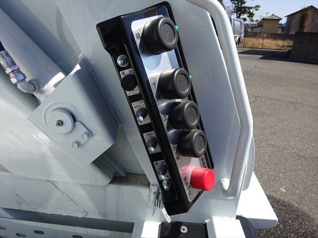 三菱ふそうファイターパッカー車（塵芥車）増トン（6t・8t）[写真20]