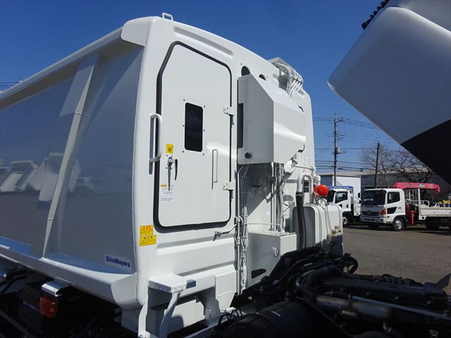 三菱ふそうファイターパッカー車（塵芥車）増トン（6t・8t）[写真36]