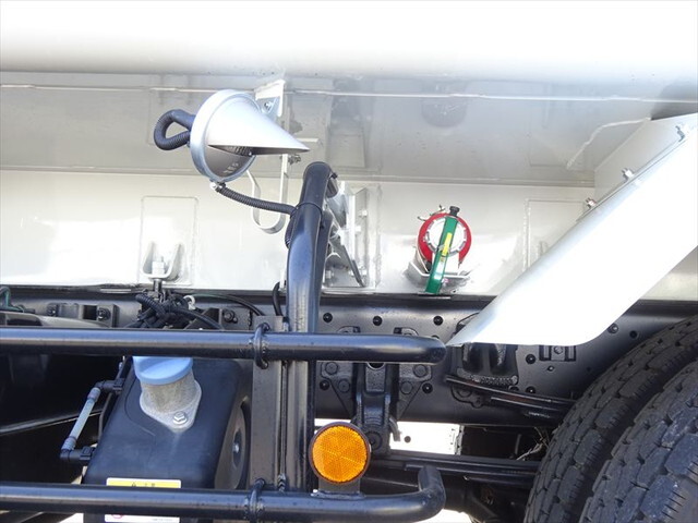 三菱ふそうファイターパッカー車（塵芥車）増トン（6t・8t）[写真05]