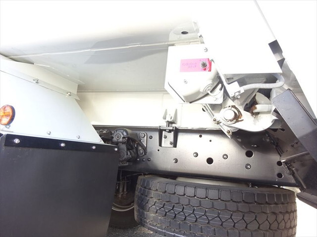 三菱ふそうファイターパッカー車（塵芥車）増トン（6t・8t）[写真06]