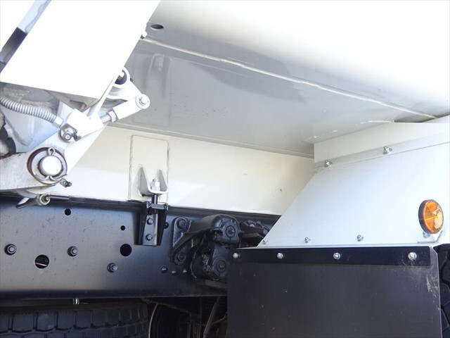 三菱ふそうファイターパッカー車（塵芥車）増トン（6t・8t）[写真08]