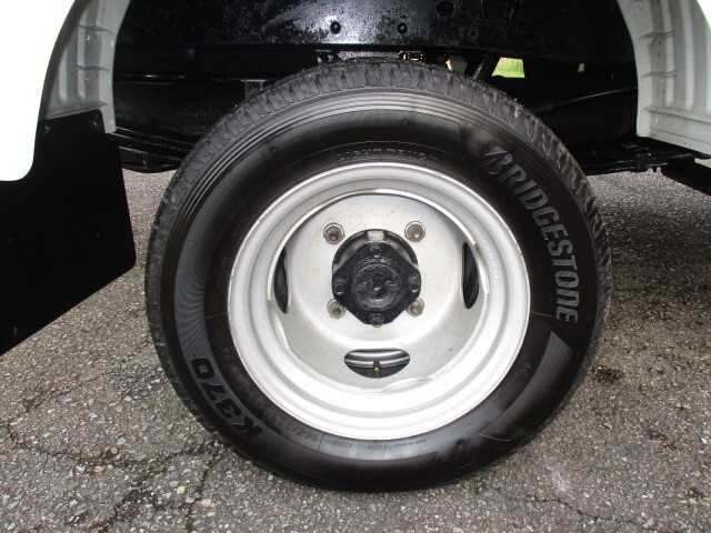 日産バネット平ボディ小型（2t・3t）[写真18]