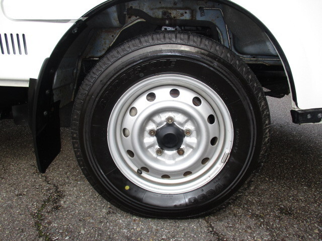 日産バネット平ボディ小型（2t・3t）[写真19]