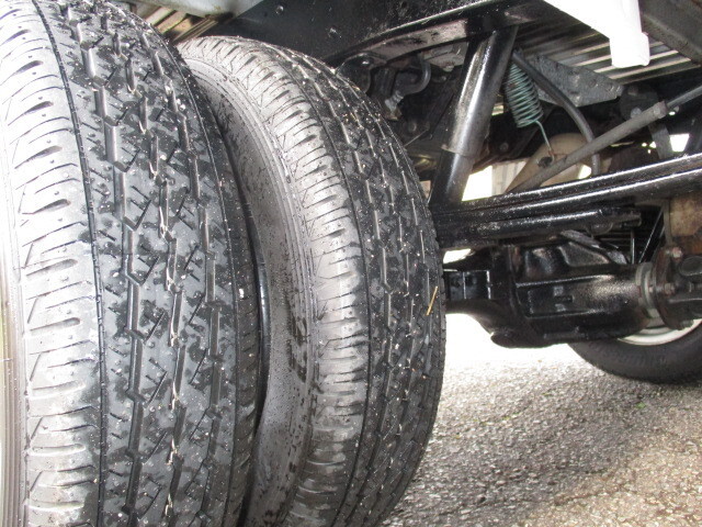 日産バネット平ボディ小型（2t・3t）[写真20]