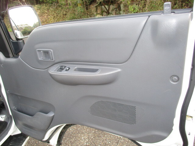 日産バネット平ボディ小型（2t・3t）[写真23]