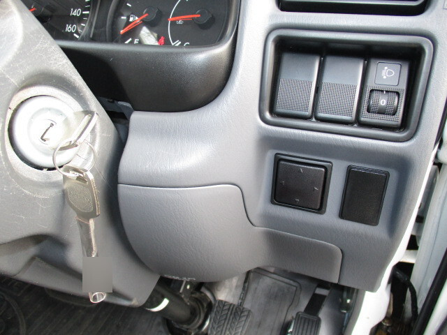 日産バネット平ボディ小型（2t・3t）[写真25]