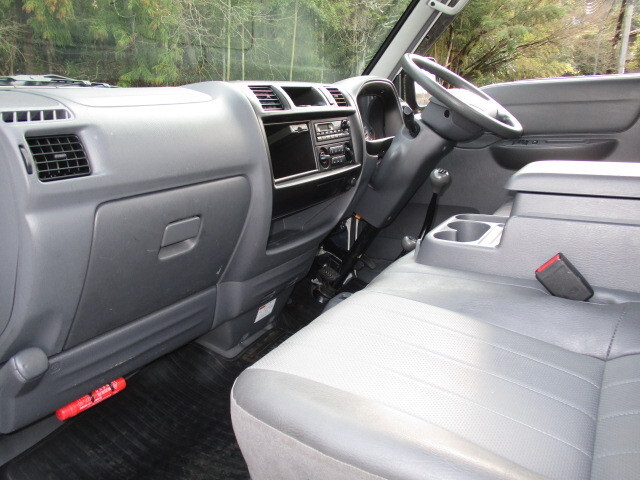 日産バネット平ボディ小型（2t・3t）[写真31]