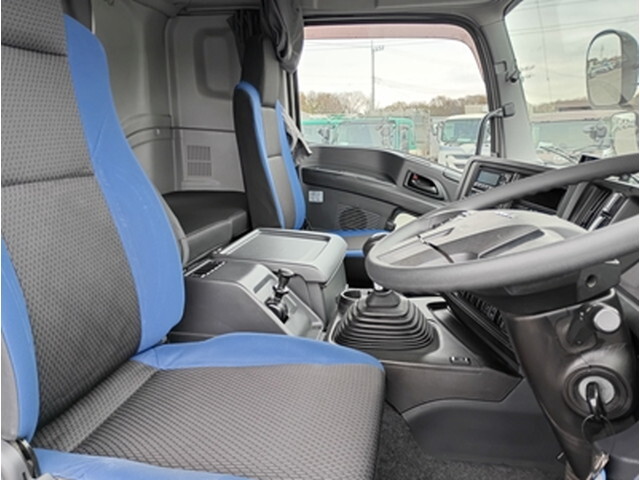 いすゞギガトレーラーヘッド（トラクターヘッド）大型（10t）[写真20]