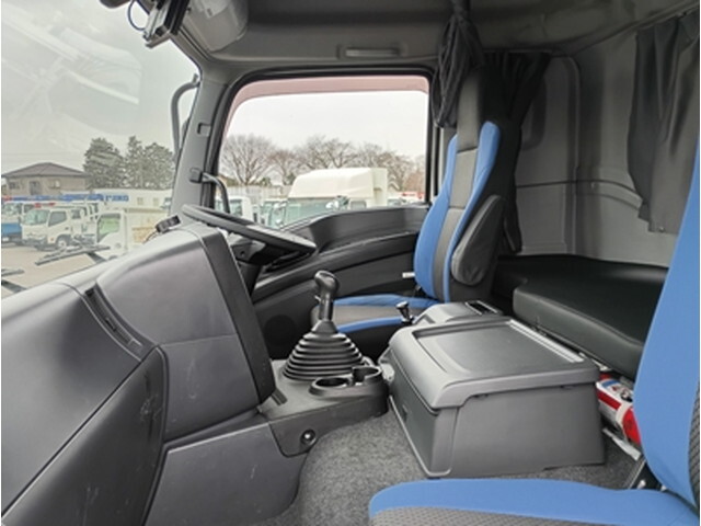 いすゞギガトレーラーヘッド（トラクターヘッド）大型（10t）[写真21]