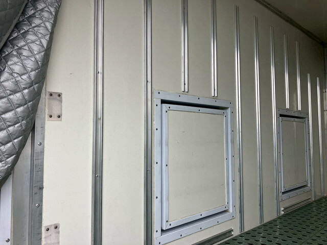 いすゞエルフ冷凍車（冷蔵車）小型（2t・3t）[写真13]