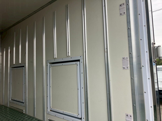 いすゞエルフ冷凍車（冷蔵車）小型（2t・3t）[写真14]